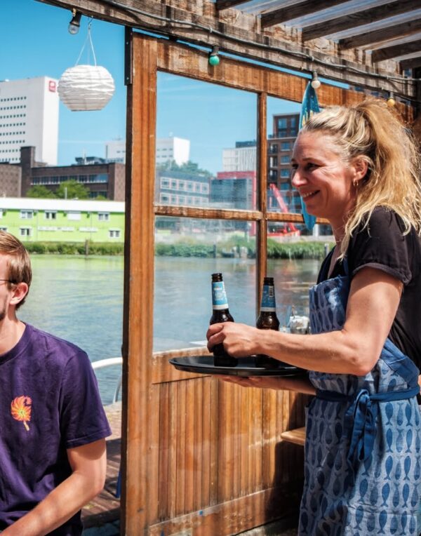 De Machinist aan de Cool terras in Rotterdam aan het water
