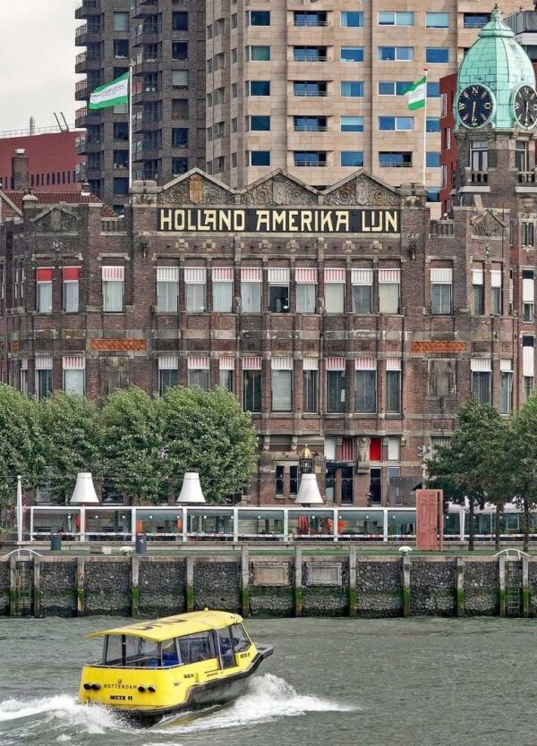 Hotel New York terras aan het water in Rotterdam
