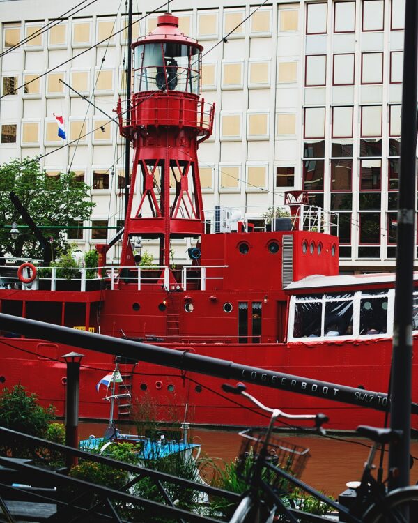 Vessel 11 terras in Rotterdam op het water