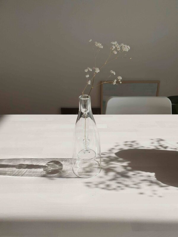 slow living eettafel met vaasje