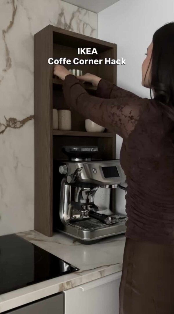 koffiehoekje op aanrecht met Hagaan kast van IKEA